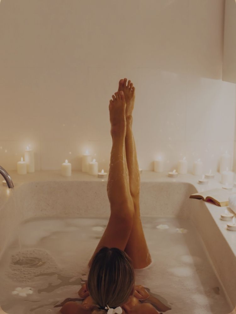 Beaute femme relaxant dans baignoire Maison Beaute Vida